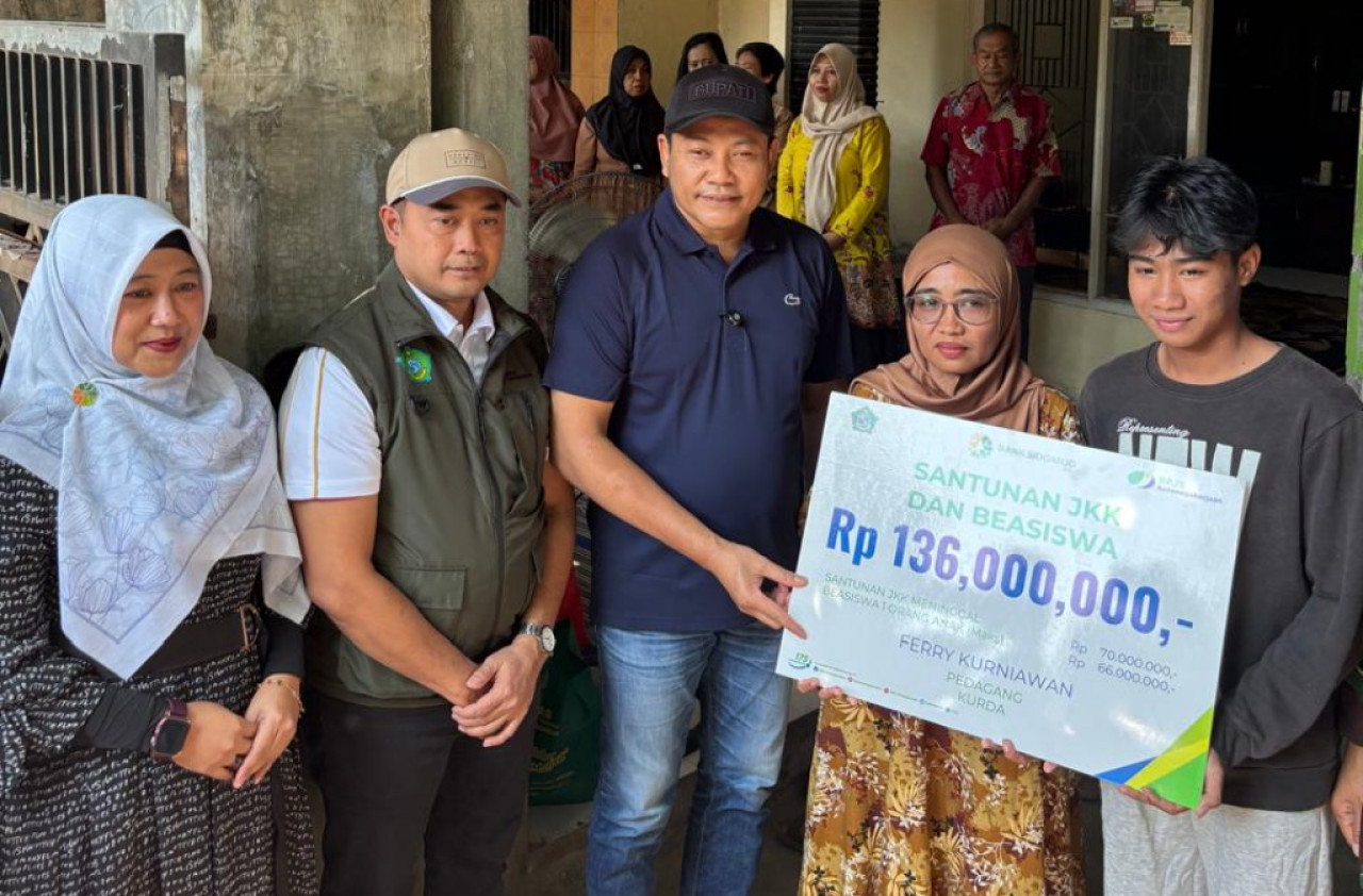 Bupati Sidoarjo Serahkan Santunan BPJS Rp136 Juta kepada Ahli Waris Penerima KURDA
