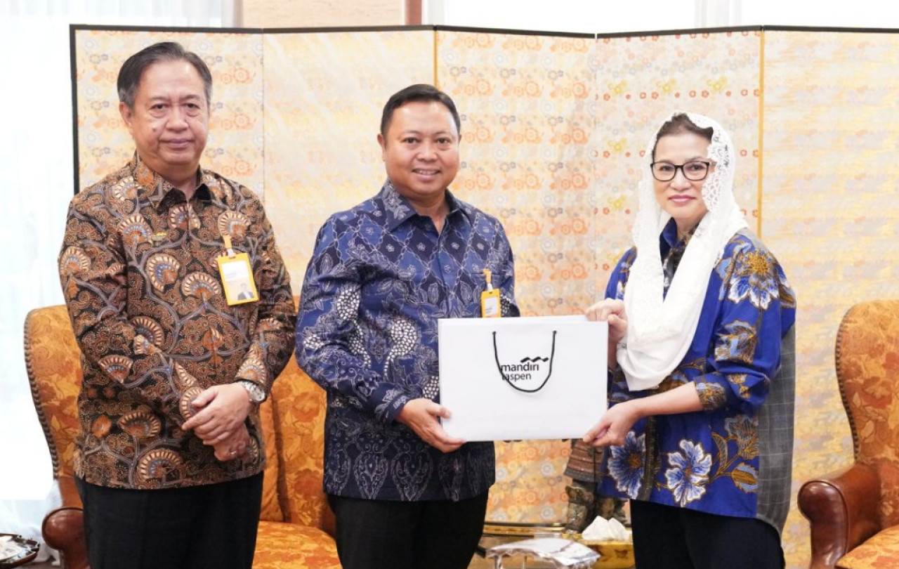 Foto: Bank Mandiri Taspen Salurkan Santunan Ahli Waris Rahmad Gobel