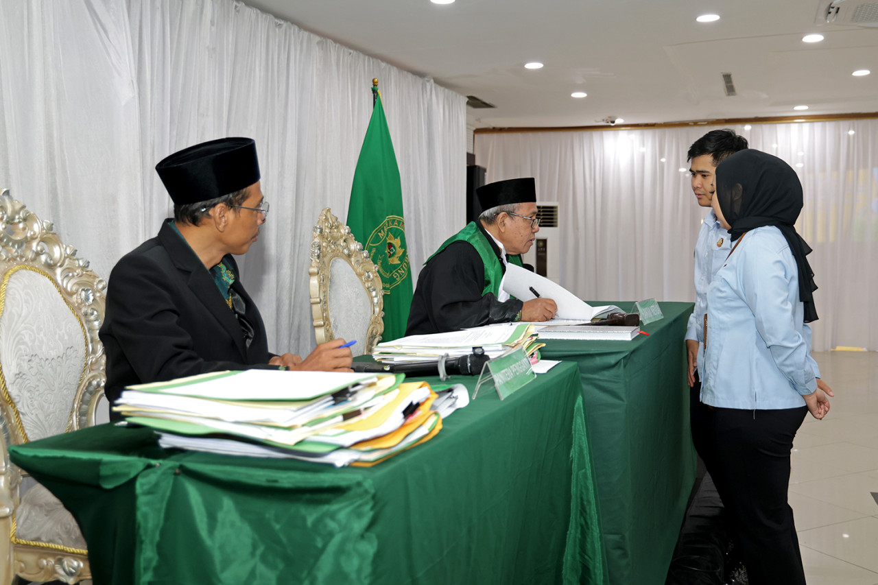Suasana sidang pengangkatan perwalian bagi anak-anak Surabaya