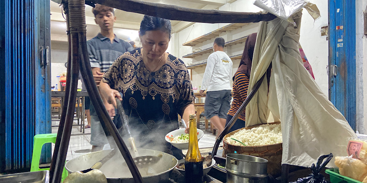 Soto Daging Ampera Pak Samari, kuliner legendaris Kota Kediri. (Foto: Yanuar Dedy/jatimnow.com)
