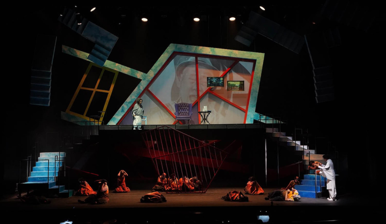 Teater Koma kembali mementaskan Rumah Sakit Jiwa setelah 35 tahun dengan interpretasi baru yang mengangkat isu kemanusiaan dan relasi kuasa. (Foto: Teater Koma for jatimnow.com)