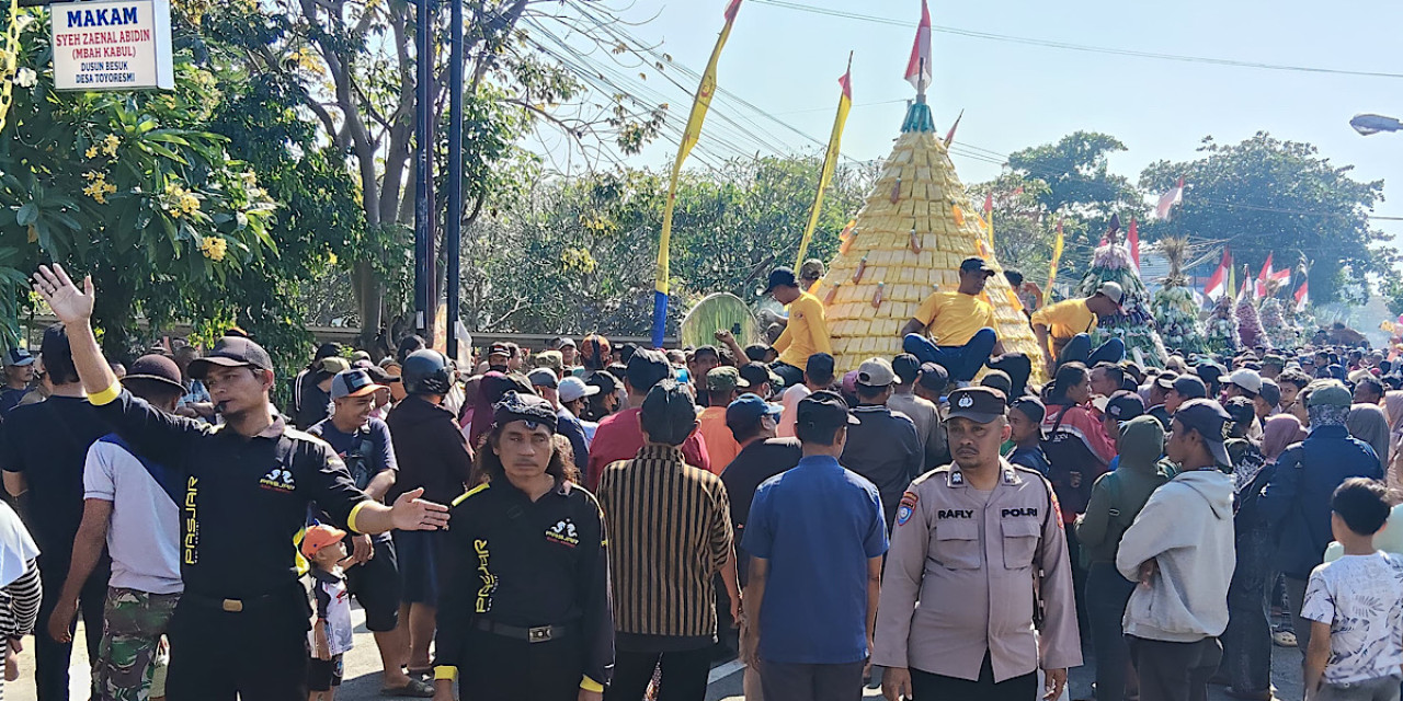 Kirab budaya di Dusun Besuk, Desa Toyoresmi, Kecamatan Ngasem, Kabupaten Kediri. (Foto: Nanik for jatimnow.com)