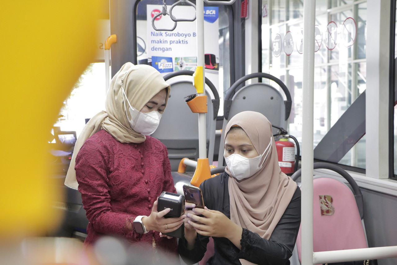 Pengguna transportasi publik Surabaya (ilustrasi). (Foto: Humas Pemkot Surabaya for jatimnow.com)