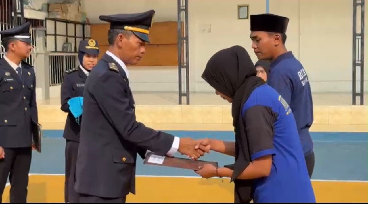 Penyerahan remisi di Rutan Kraksaan Probolinggo. (Foto: Ide Farid/jatimnow.com)