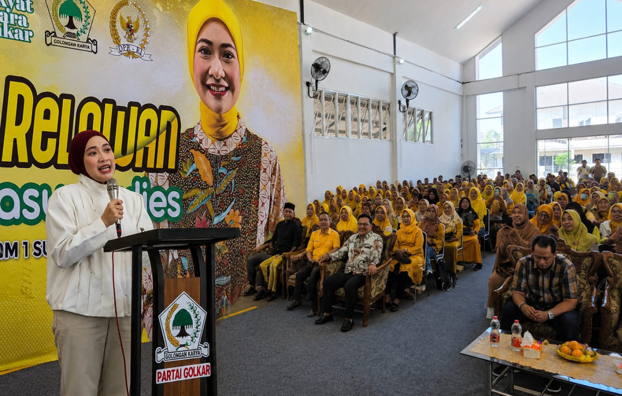 Adela Kanasya Adies menemui relawan di Surabaya. (Foto: Tim Media for jatimnow.com)