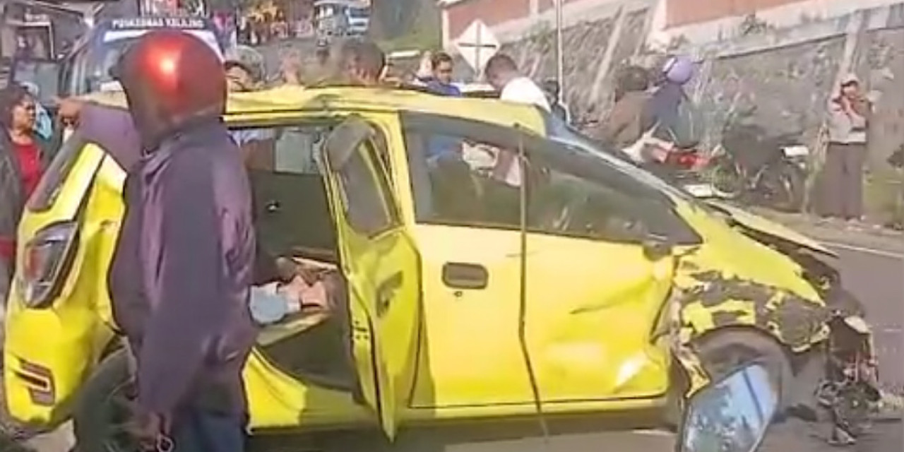 Kondisi Ayla usai hantam pikap di jalur wisata Bromo karena rem blong. (Tangkapan Layar)