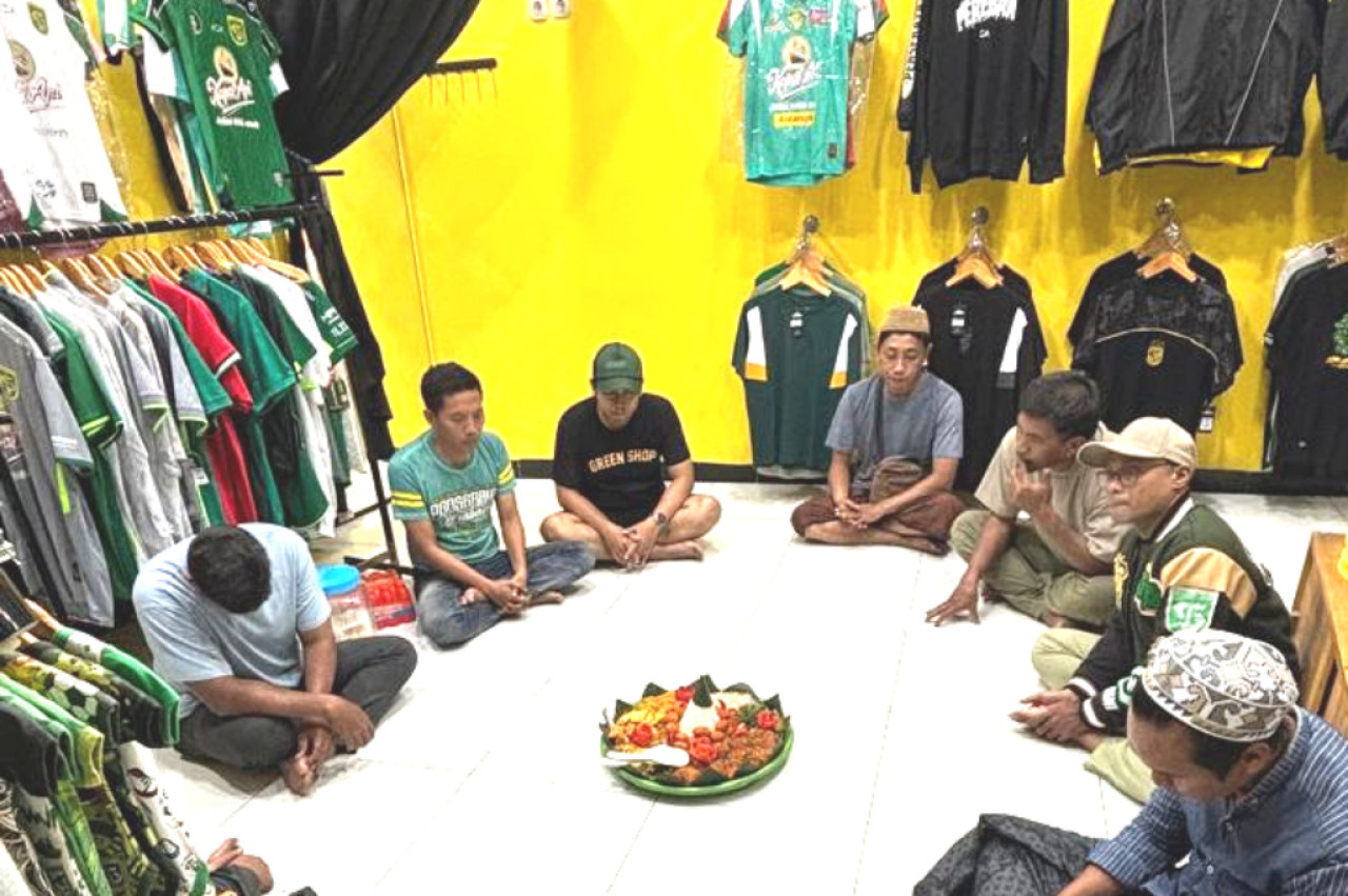 Bonek Green Army menggelar tasyakuran juara Piala Presiden 2026. (Foto: Isnan for jatimnow.com)