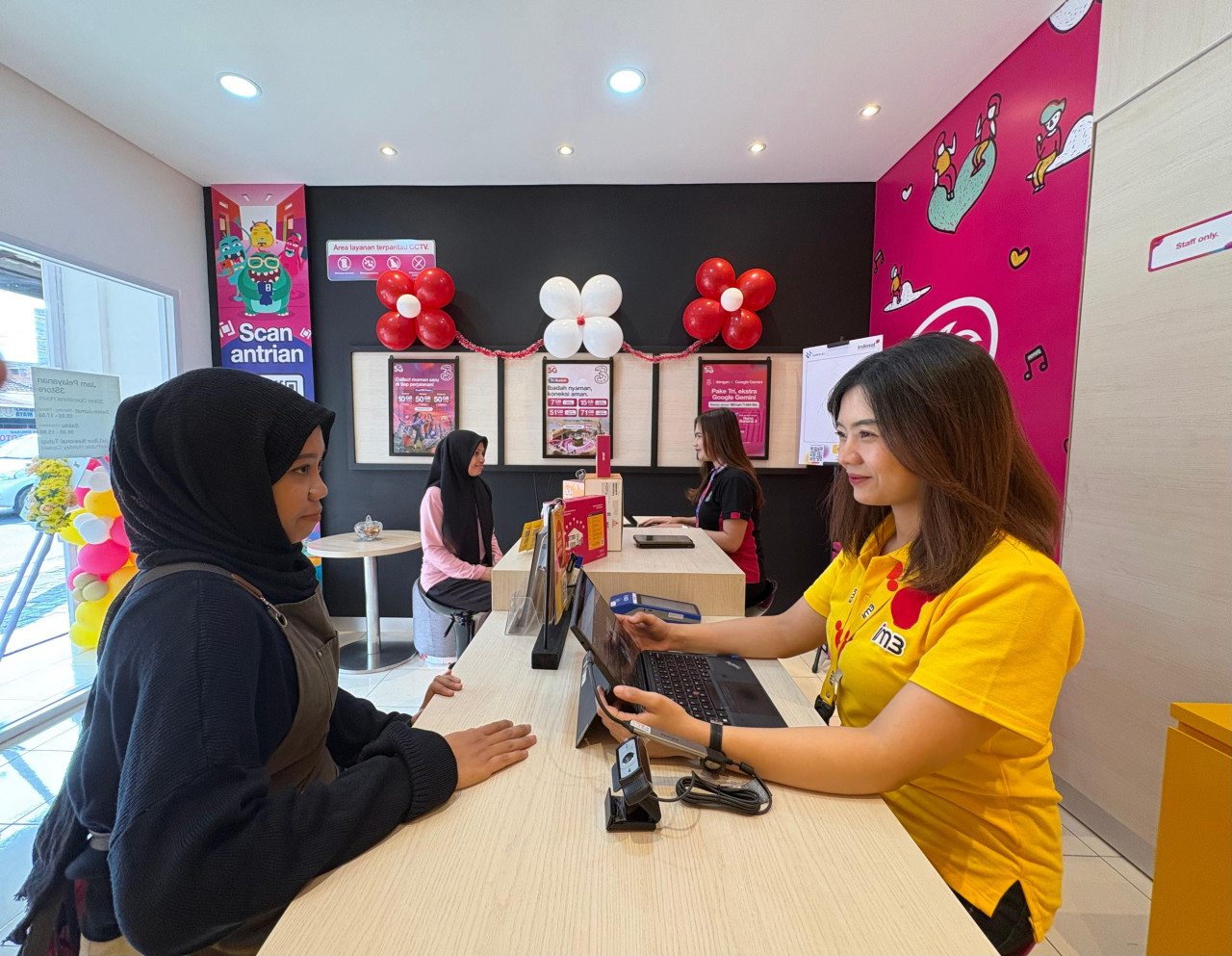 Gerai baru Indosat Ooredoo Hutchison di dekat Universitas Brawijaya (Foto: Public Relation Indosat for jatimnow.com)