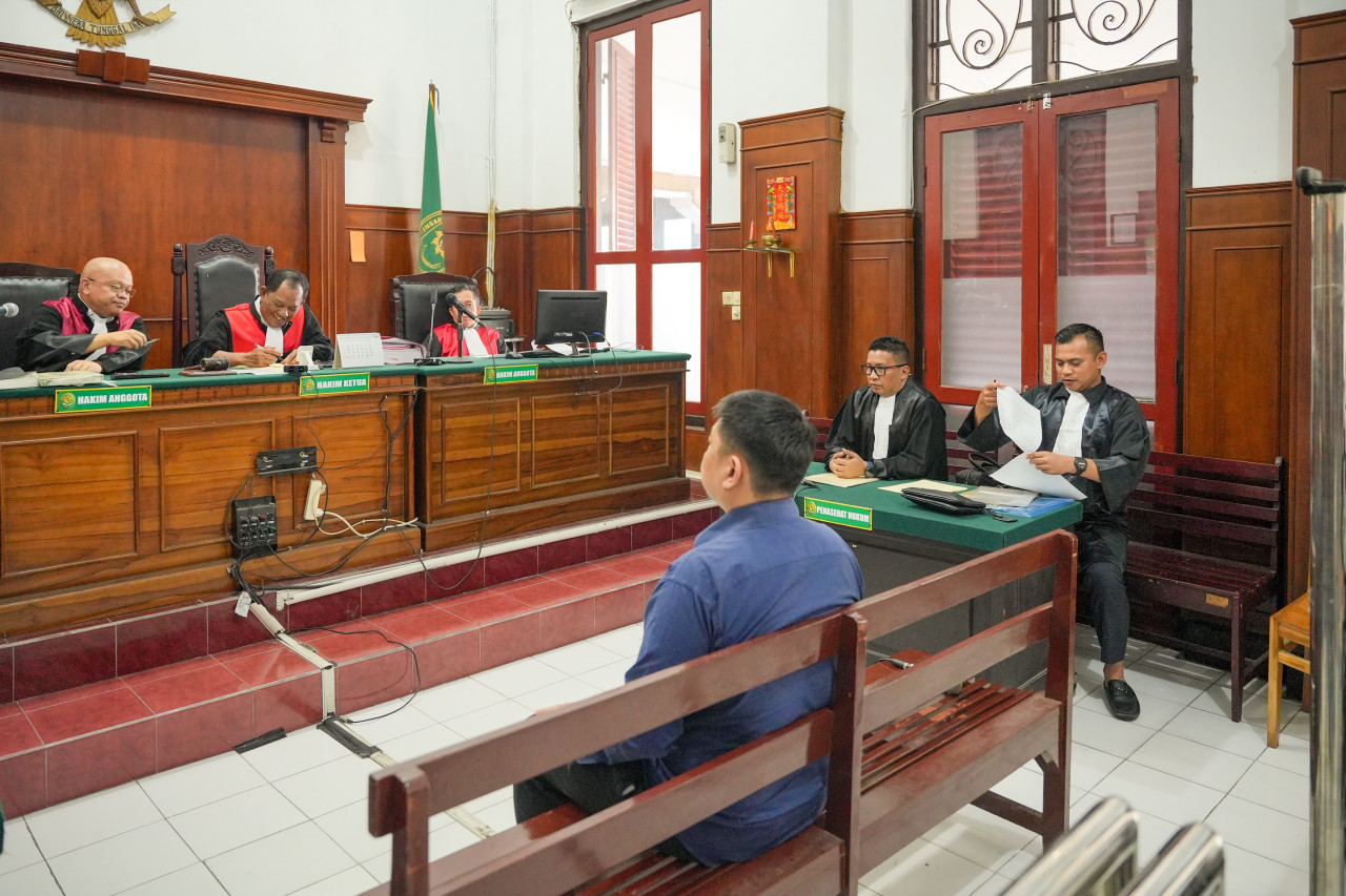 Pembacaan eksepsi Dirut PT BPI Santoso Utomo Tjioe di PN Surabaya, Senin (10/8/2026). (Foto: Istimewa)