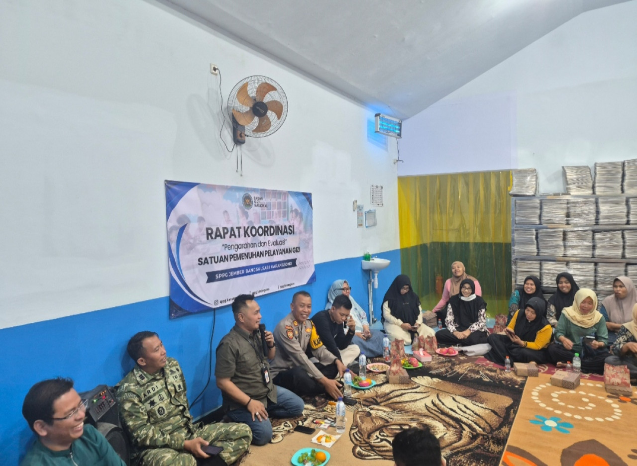 Satgas MBG Kecamatan Bangsalsari saat melakukan rapat evaluasi (Foto: Sugianto/ jatimnow.com)