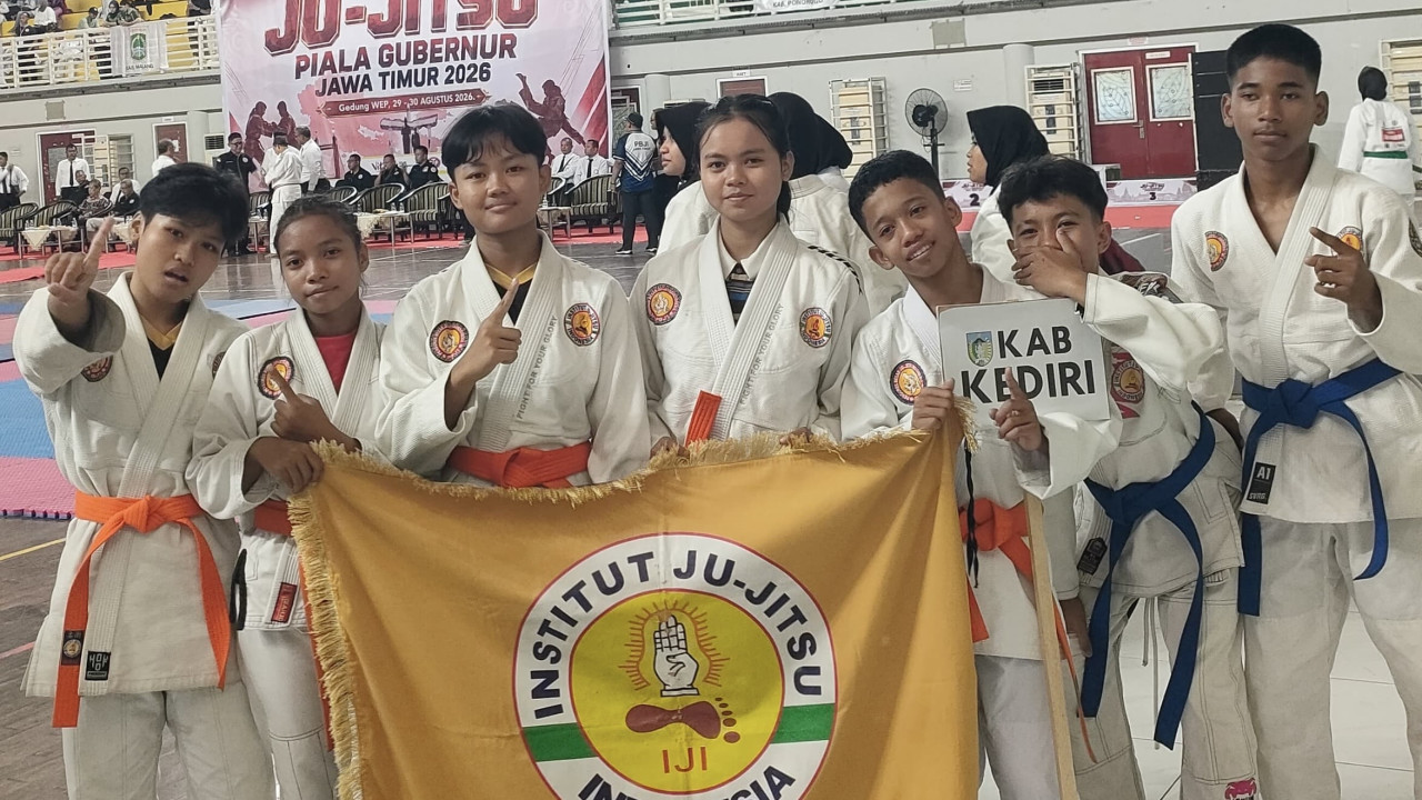 Atlet Ju-Jitsu Kabupaten Kediri kembali menorehkan prestasi membanggakan di ajang Piala Gubernur Jawa Timur 2026. (Istimewa)