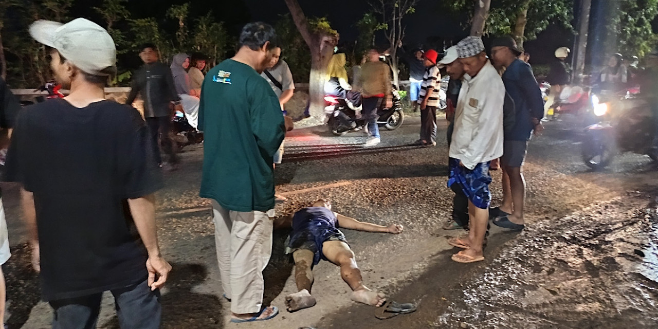 Korban yang masih menunggu ambulans untuk dievakuasi. (Foto: Istimewa/jatimnow.com)