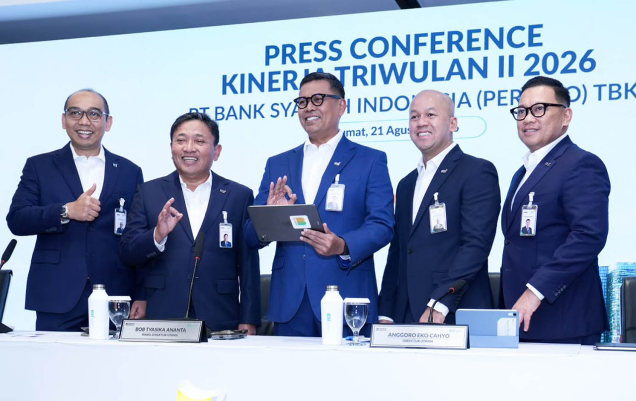Direktur Utama BSI Anggoro Eko Cahyo (tengah) bersama jajaran usai paparan kinerja perseroan triwulan II/2026 di Kantor Pusat BSI Jakarta (21/8/2026). (Foto: BSI for jatimnow.com)