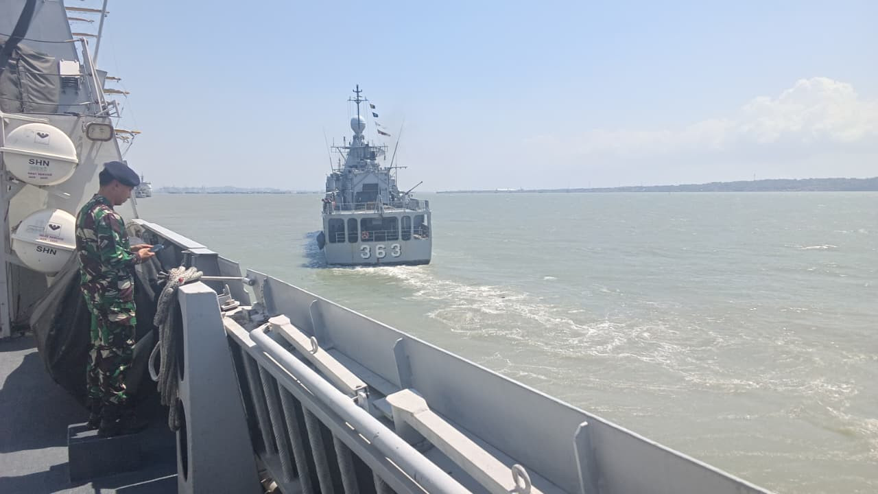Koarmada II Kerahkan KRI dan Pesawat Untuk Operasi SAR KM Mutiara Sentosa 2