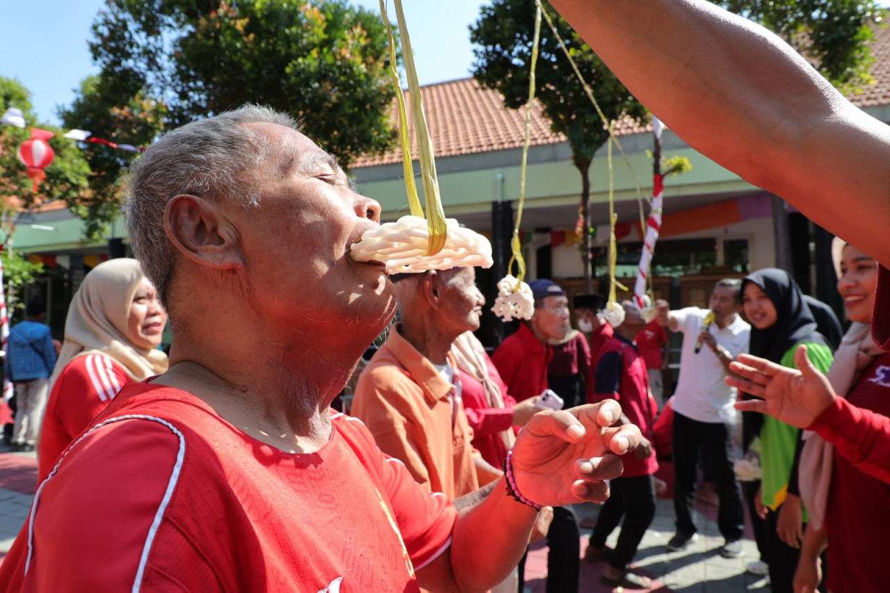 Lomba makan kerupuk