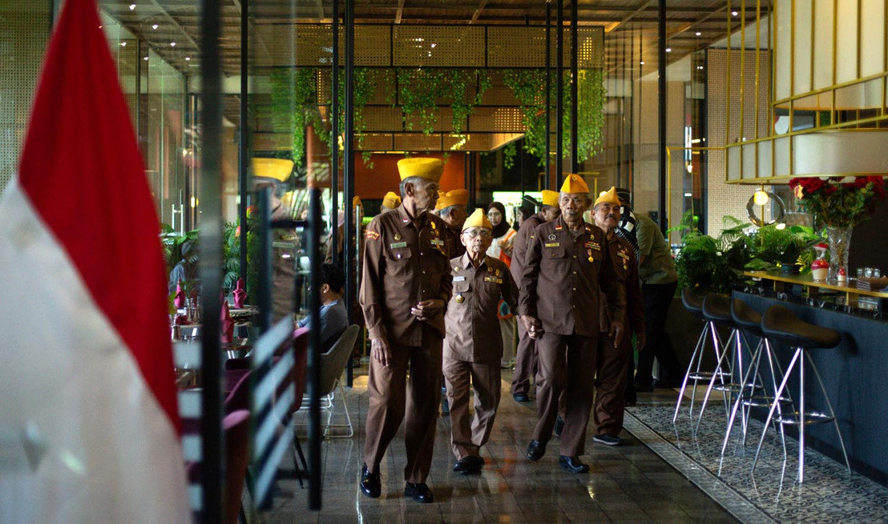 EXCOTEL Design Hotel Surabaya menggandeng LVRI menggelar Mixology with Veteran untuk merayakan kemerdekaan sekaligus mengenang perjuangan veteran. (Foto: EXCOTEL for jatimnow.com)