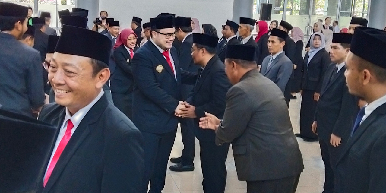 Bupati Kediri Hanindhito Hinawan Pramana resmi melantik 121 pejabat manajerial di lingkungan Pemerintah Kabupaten Kediri. (Foto: Pemkab Kediri/jatimnow.com)