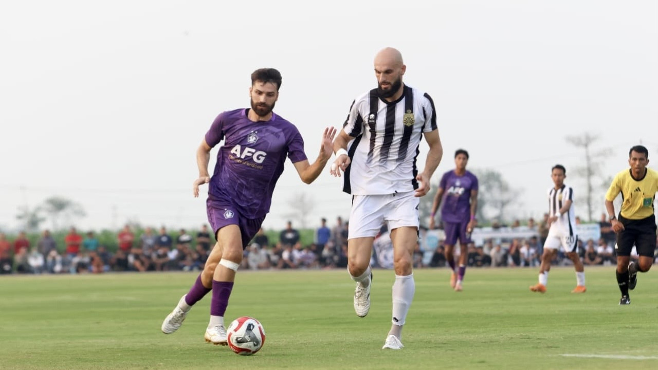 Persik Kediri saat melawan Bhayangkara Presisi Lampung FC dalam laga uji coba pra musim di Gelora Bung Sumardji, Nganjuk. (Foto: Persik Kediri/jatimnow.com)