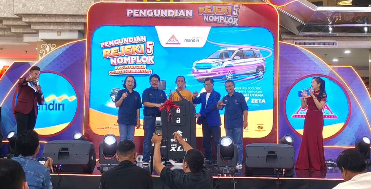 Belanja di Plaza Surabaya, Indra Bawa Pulang Suzuki XL7