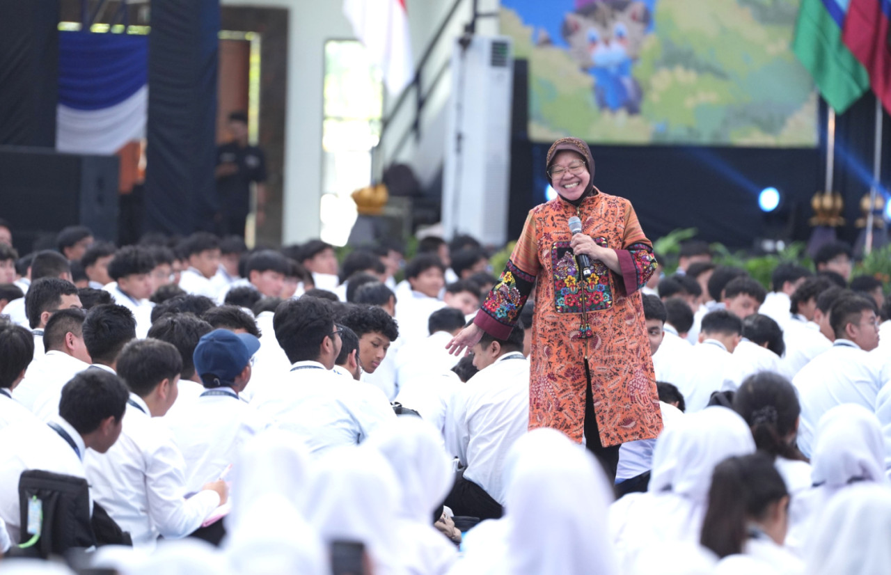 Mantan Mensos Tri Rismaharini membakar semangat maba untuk jadi agen perubahan berdampak. (Foto: Humas ITS for jatimnow.com)