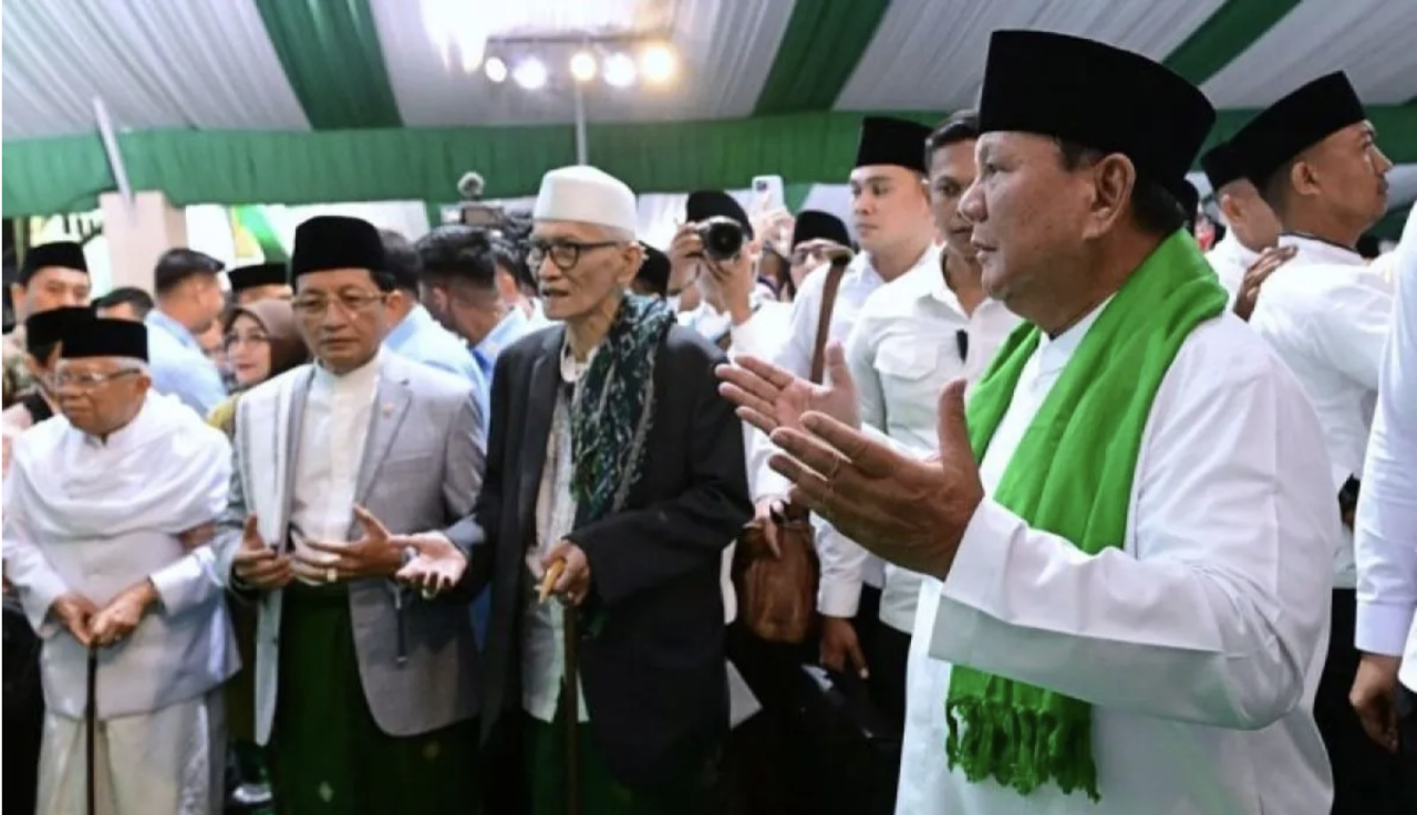 KH Miftachul Akhyar (tengah) saat pembukaam Muktamar NU di Tambakberas, Jombang (foto: Amr for jatimnow.com)