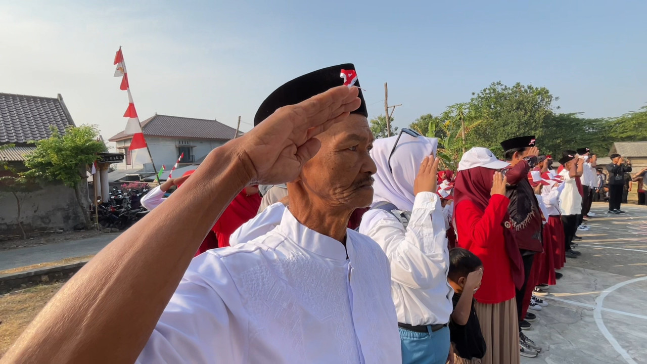 Upacara Kemerdekaan RI di Dusun Nogo, Desa Nogojatisari, Kecamatan Sambeng, Lamongan. (Foto: Adyad Ammy Iffansah/jatimnow.com)