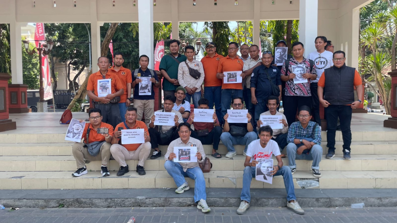Jurnalis di Lamongan Gelar Doa Untuk Rekannya yang Hilang Kontak