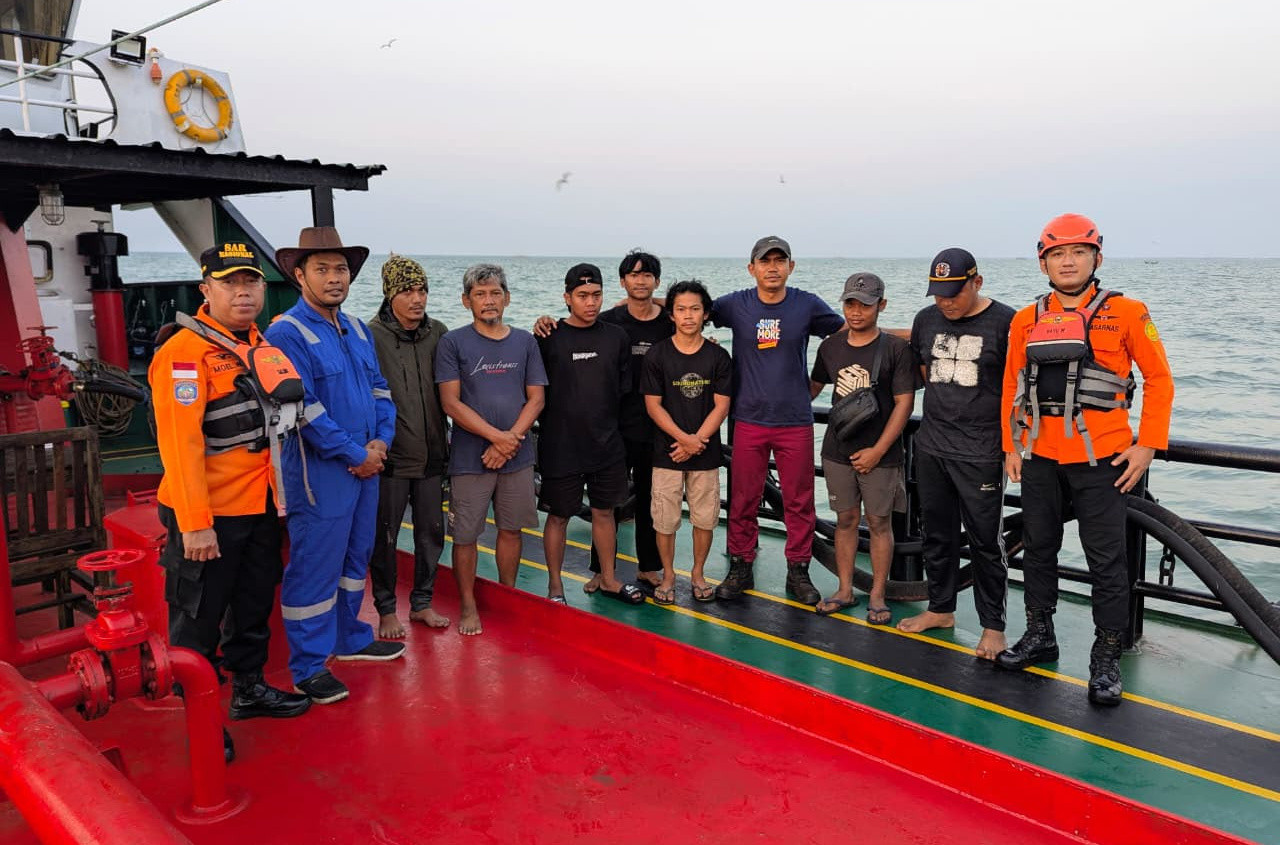 Kronologi Evakuasi 8 ABK TB MT20-1301 yang Tenggelam di Laut Bawean