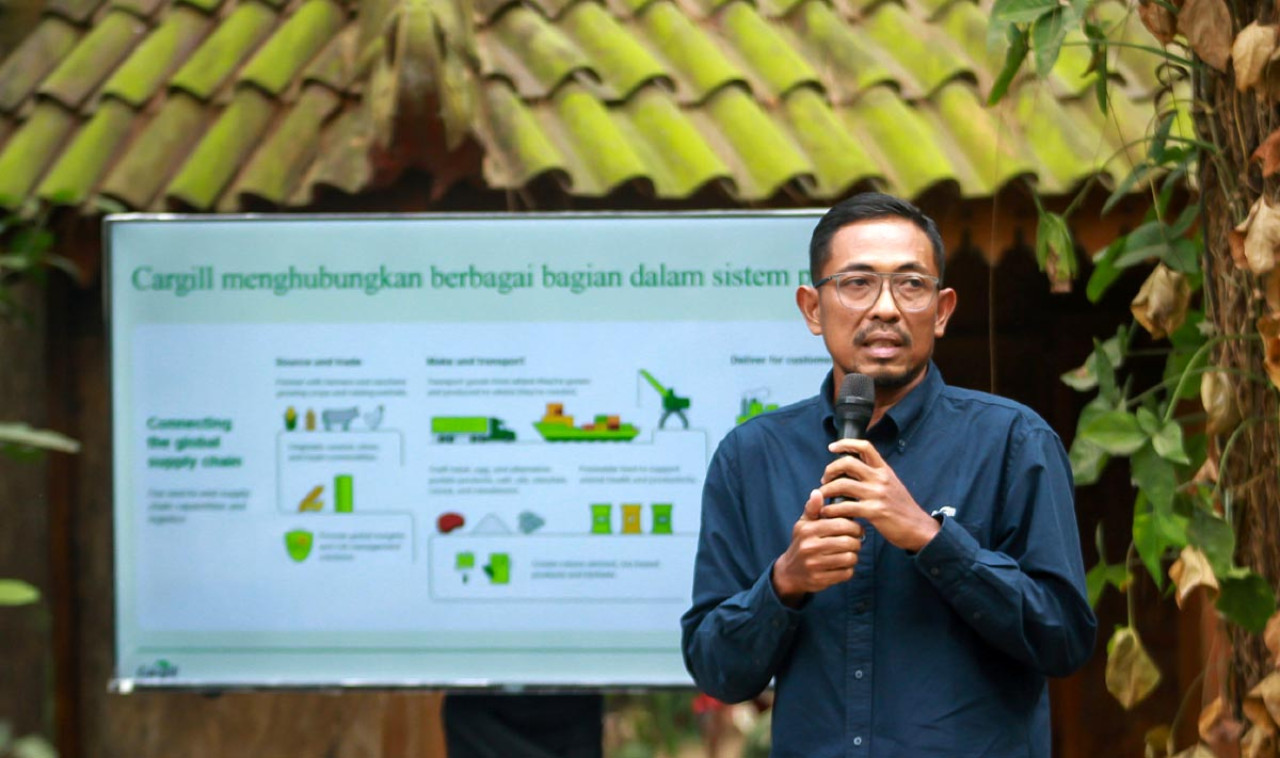 Adi Suprayitno menjelaskan berbagai upaya keberlanjutan yang diterapkan dalam operasional perusahaan. (Foto: Sahlul Fahmi/jatimnow.com)