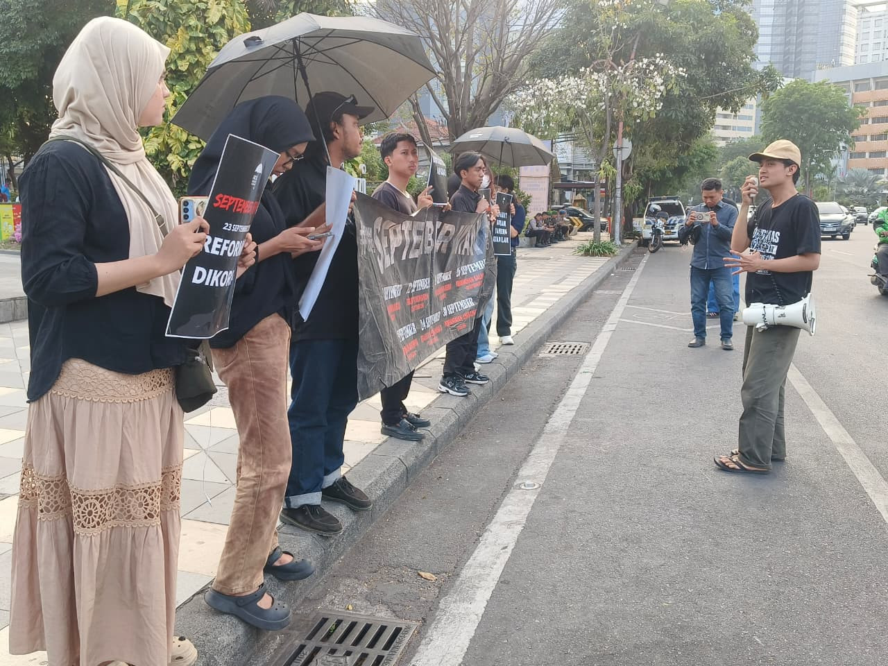 42 Tahun Berlalu, Aksi Kamisan Surabaya Masih Menagih Keadilan Tragedi Tanjung Priok