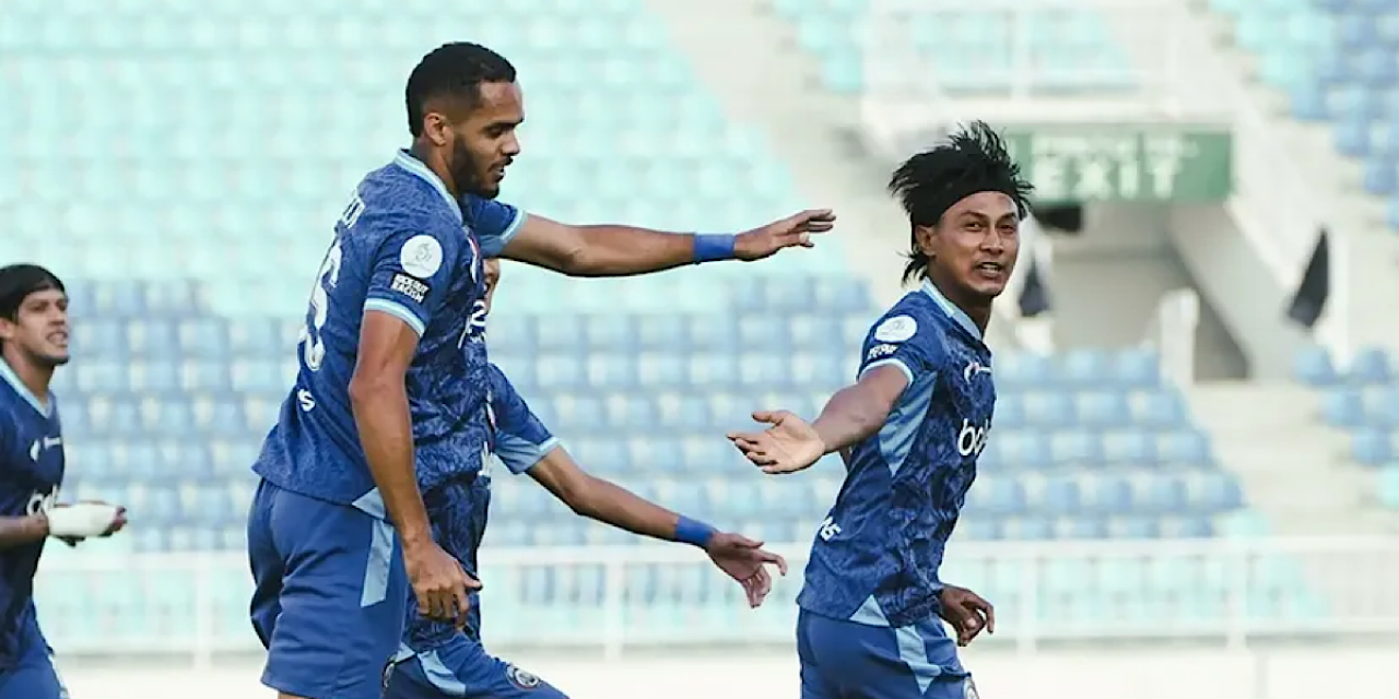 Alfarisi melakukan selebrasi setelah mencetak gol pertama Arema FC ke gawang Isenmulang. (Foto: Arema FC/jatimnow.com)