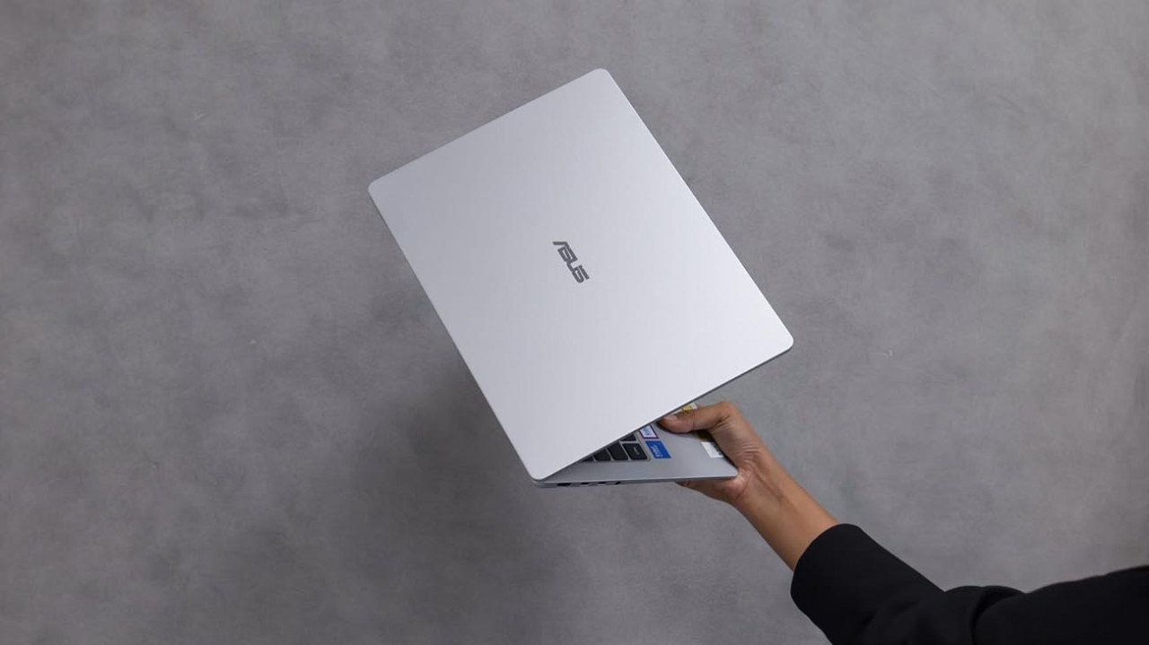 ASUS merilis laptop AI Vivobook S14 (S5452MA) di Indonesia bertenaga Intel Core Series 3. Bodi tipis 1,2 kg, baterai tahan 20 jam. (Foto: Asus for jatimnow.com)