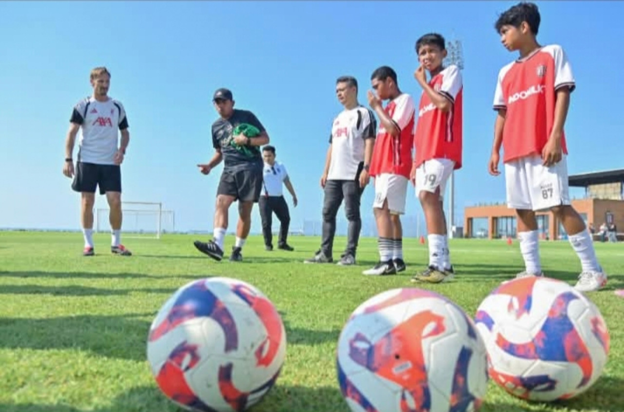 Coaching Clinic di Bali, Legenda Liverpool FC Tanamkan Mental Juara