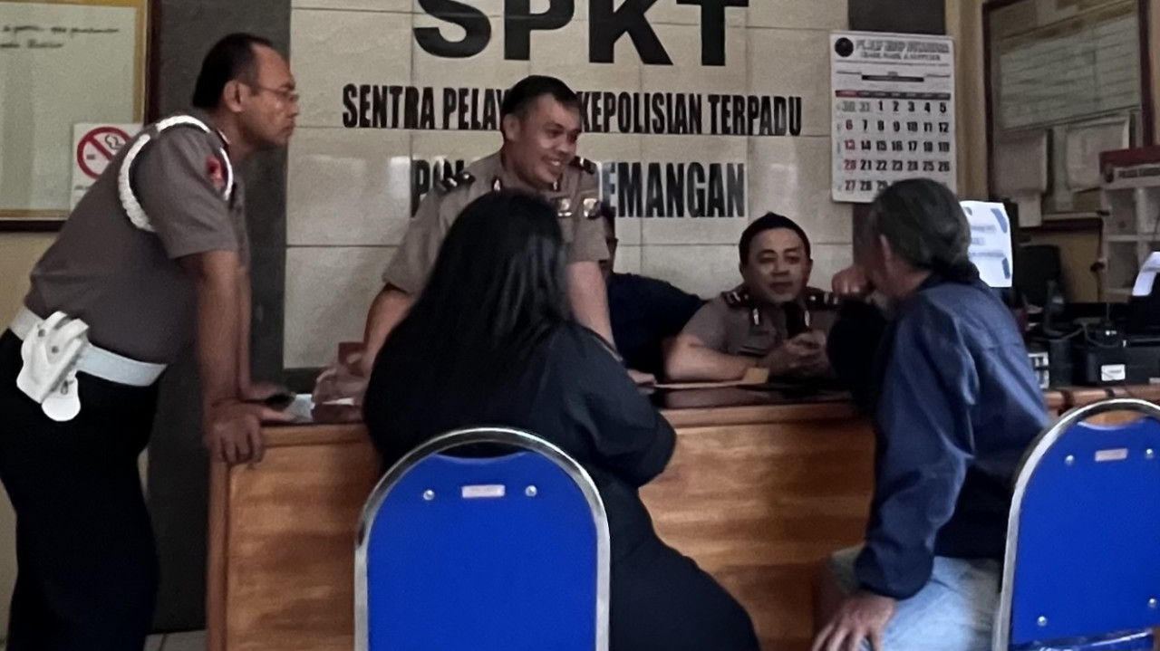 Perwakilan sanggar saat berada di Polsek Kademangan Kota Probolinggo. (Foto: Ide Farid/jatimnow.com)