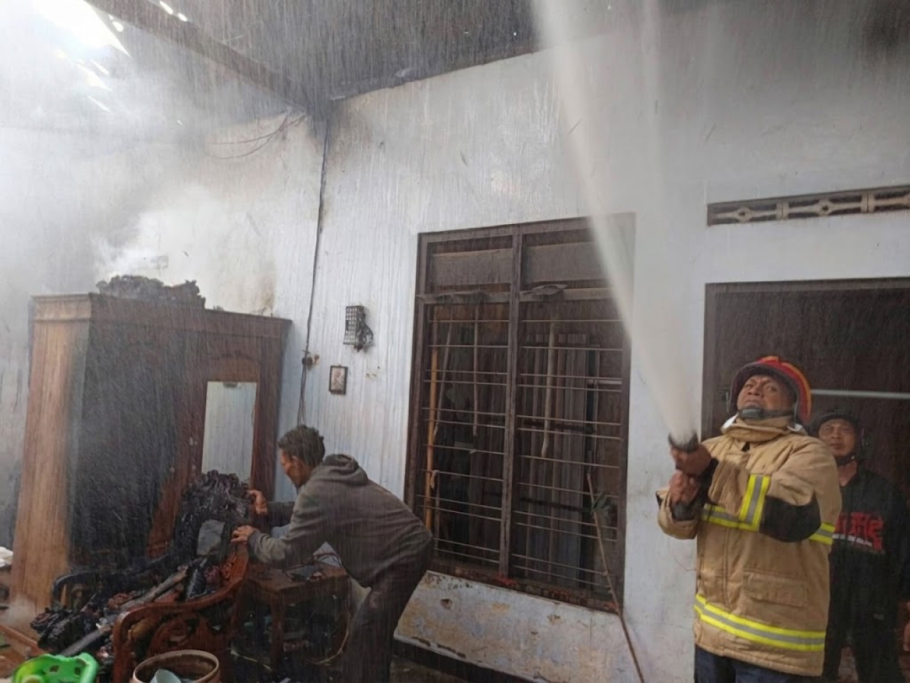 Rumah di Tulungagung Ludes Terbakar, Diduga Karena Korsleting Listrik