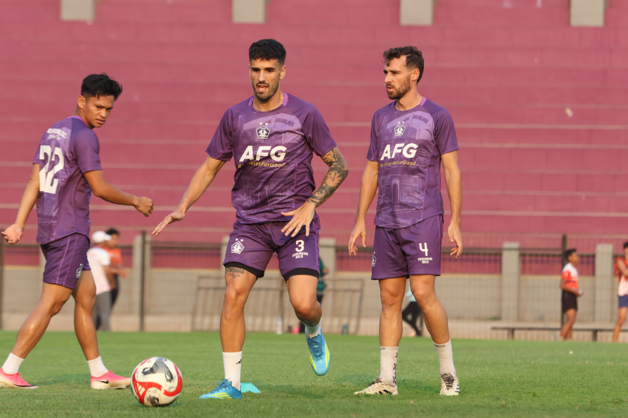 Pelatih Persik Kediri saat berlatih di Stadion Brawijaya. (Foto: Persik Kediri for jatimnow.com)
