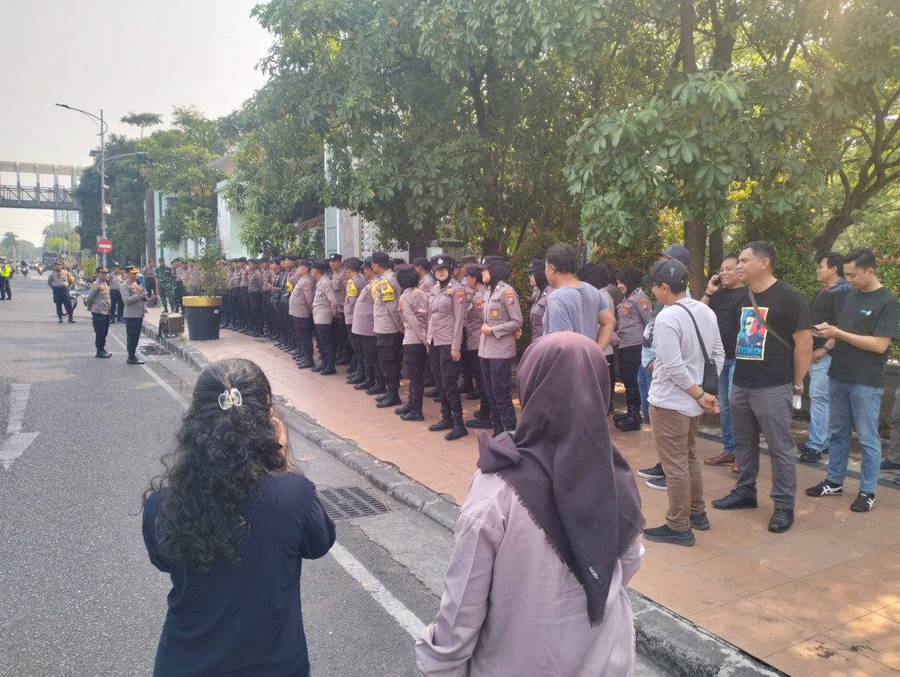 Keamanan Larang Wartawan Liput Demo Penurunan Rektor UINSA