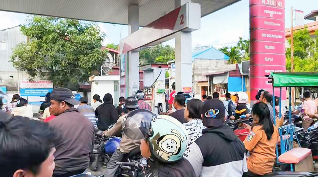 SPBU Jember Alami Antrean Panjang Imbas Kemacetan di Ketapang Banyuwangi