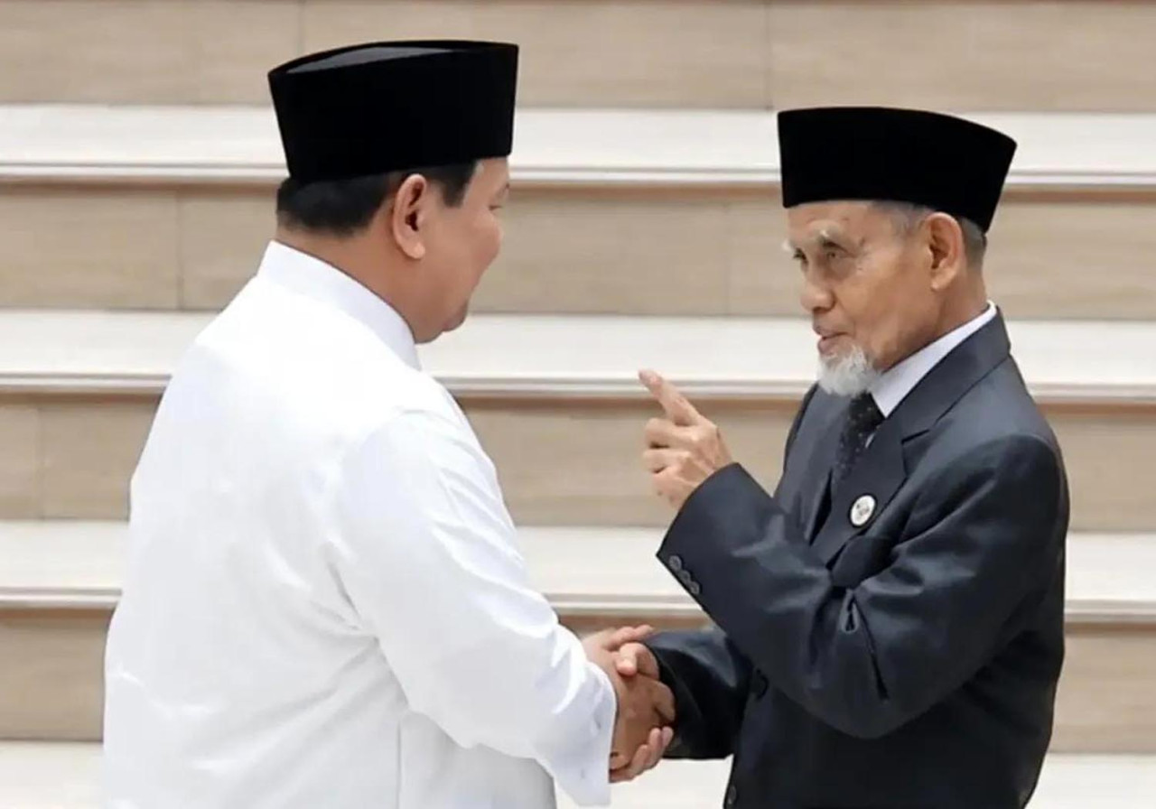 Satire Kiai Hasan Gontor di Depan Prabowo: Kritik Ambisi Jabatan dan Status