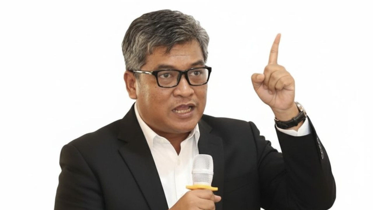 Potret Airlangga Pribadi Kusman, SIP MSi PhD, Dosen Departemen Politik FISIP Unair. (Foto: Unair/jatimnow.com)