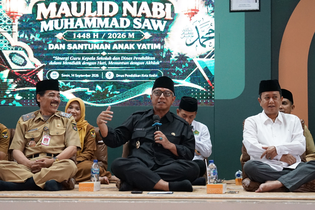 Wakil Wali Kota Kediri Qowimuddin saat menghadiri Peringatan Maulid Nabi Muhammad SAW 1448 H dan Santunan Anak Yatim di Aula Ki Hajar Dewantara Dinas Pendidikan Kota Kediri. (Foto: Pemkot Kediri/jatimnow.com)