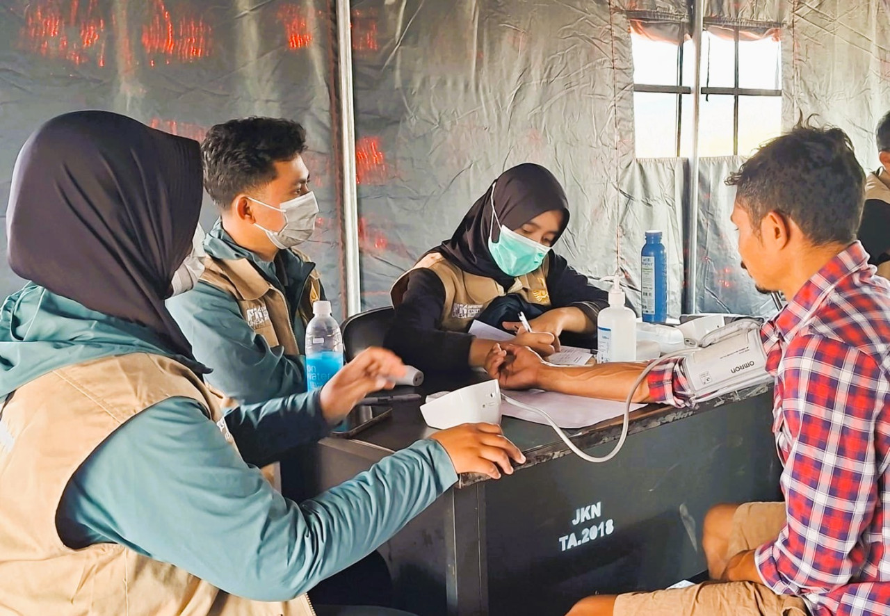 Universitas Negeri Surabaya (Unesa) membuka layanan kesehatan sementara di NTT. (Foto: Unesa/jatimnow.com)