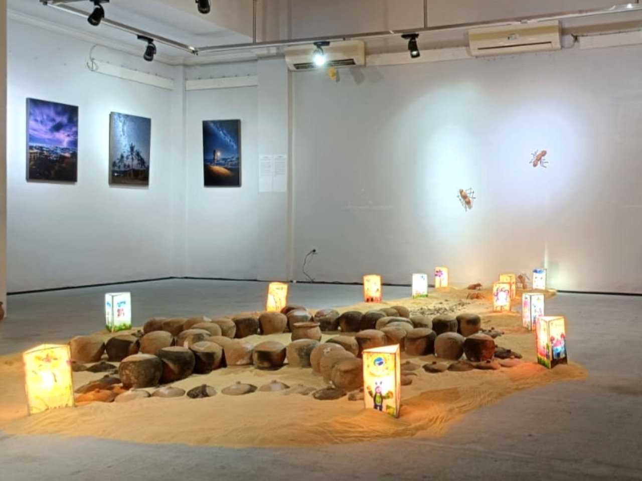 Melihat Pameran Seni Rupa dan Arsip Karya Arik S di Galeri Prabangkara Surabaya