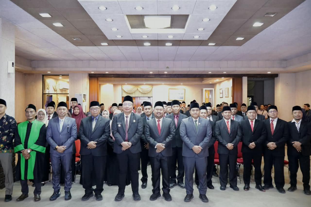 Bupati Gresik Fandi Akhmad Yani saat melantik 25 pejabat administrator dan pengawas di lingkungan Pemerintah Kabupaten Gresik. (Foto: Diskominfo Gresik for jatimnow.com)
