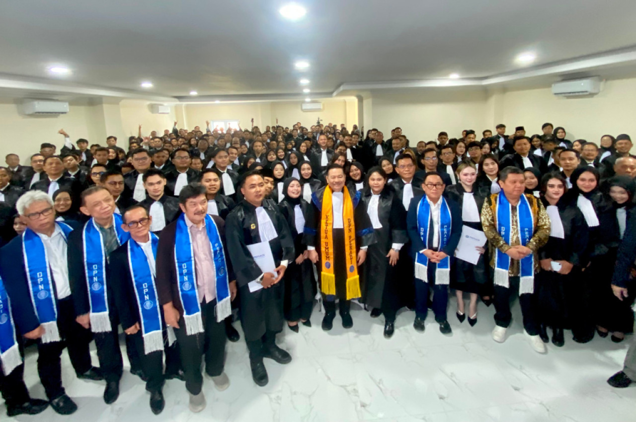 Pembekalan dan pengangkatan Advokat Perhimpunan Advokat Indonesia di wilayah hukum Pengadilan Tinggi Jawa Timur I yang dilaksanakan di Grha DPC PERADI Surabaya. 