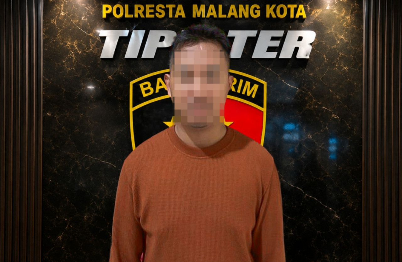 Kades asal Banyuwangi saat diamankan Satreskrim Polresta Malang. (Foto: Satreskrim Polresta Malang/jatimnow.com)