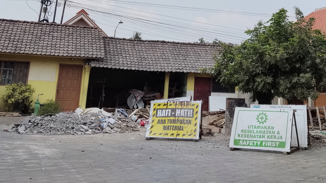 Rehabilitasi enam ruangan di SDN Bedali 1. (Foto: Nanik for jatimnow.com)