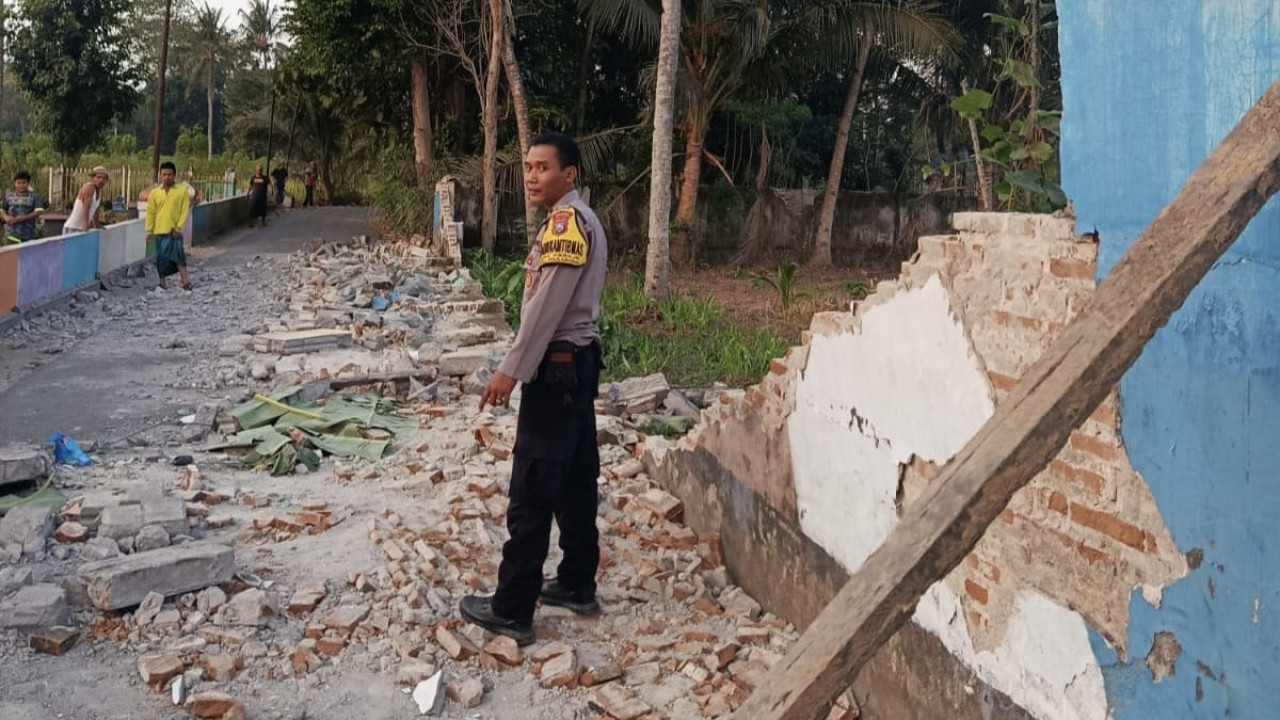 Tembok Ponpes di Wuluhan Jember Roboh Timpa Pemotor hingga Tewas