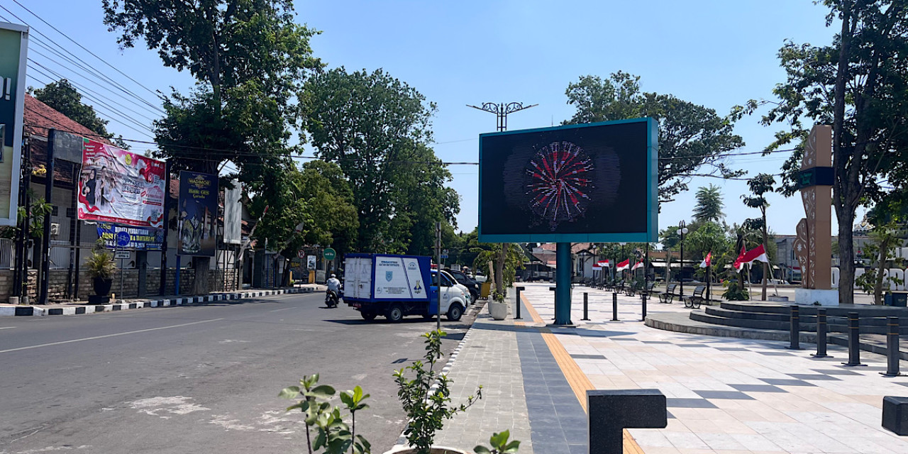 Salah satu videotron di Kota Probolinggo. (Foto: Ide Farid/jatimnow.com)