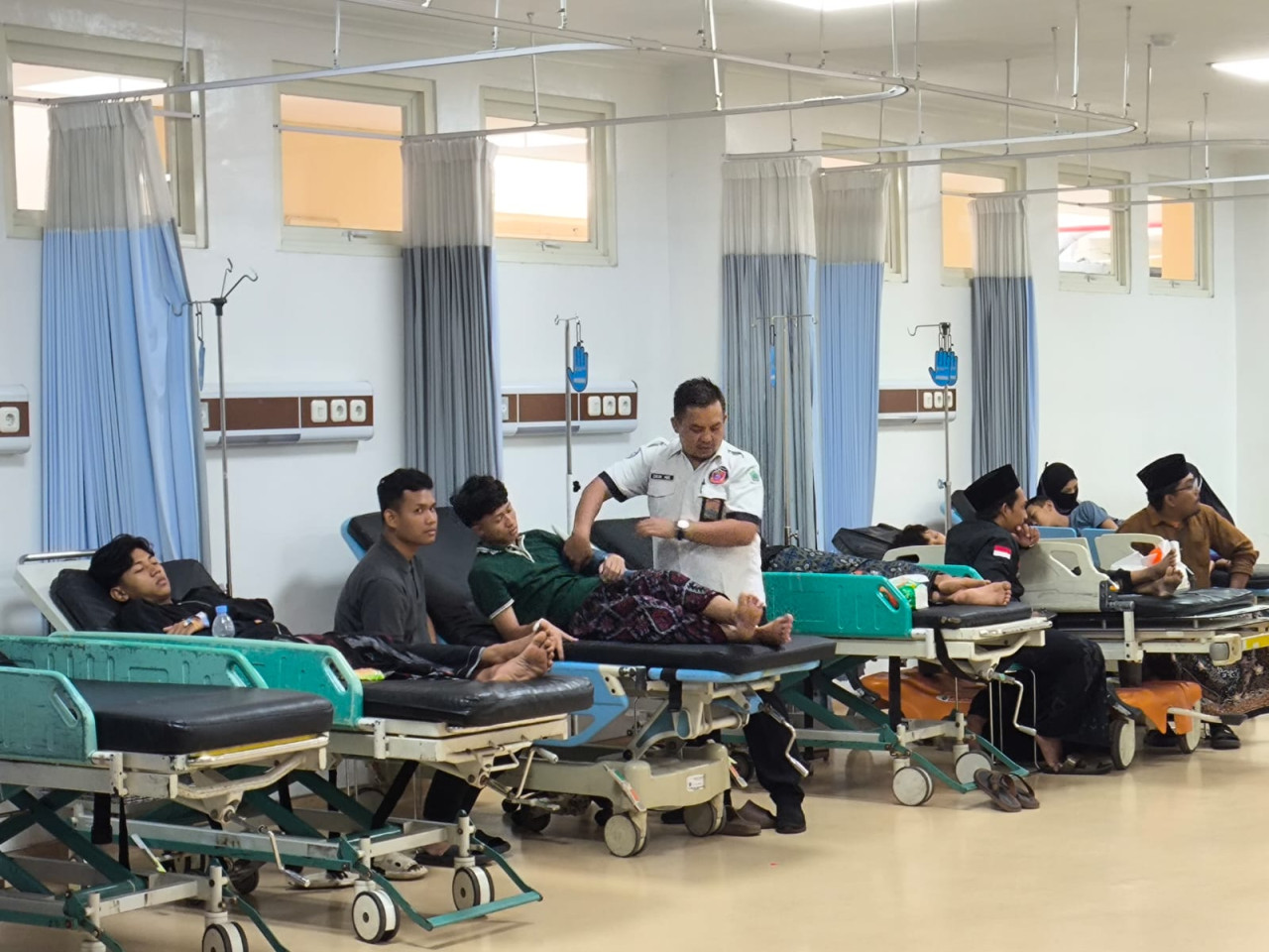 Santri korban keracunan MBG di Sidoarjo masih menjalani perawatan. (Foto: Ni'am/jatimnow.com)